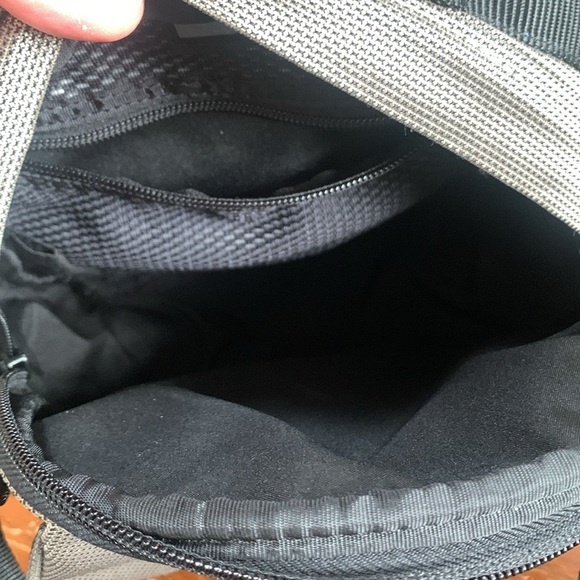 TUMI T2 Ballistic Silver and Black Camera Shoulder Crossbody Travel Bag 9x11x4 - Picture 10 of 12